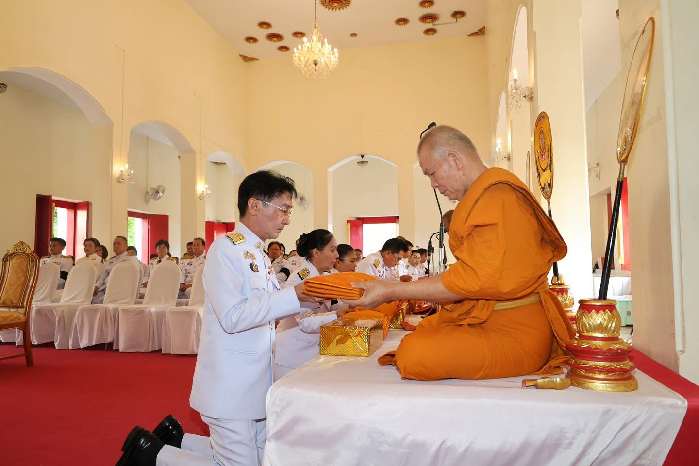 title - ส.ป.ก.ยโสธร ร่วมพิธีเจริญพระพุทธมนต์และทำบุญตักบาตรถวายพระกุศล เนื่องในโอกาสฉลองพระชนมายุ 99 พรรษา  สมเด็จพระอริยวงศาคตญาณ สมเด็จพระสังฆราช สกลมหาสังฆปริณายก